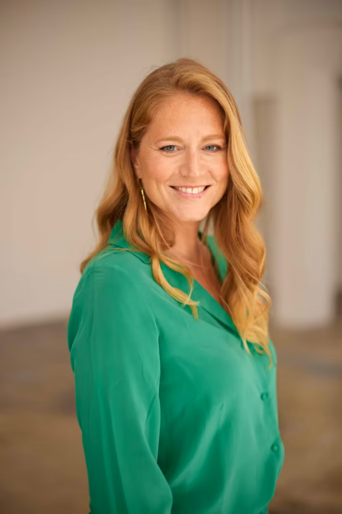 AvR_grüne Bluse_Online_Lächeln